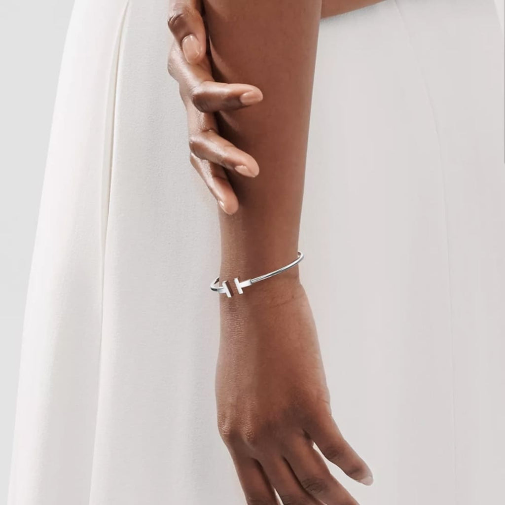 PULSERA T PLATEADA
